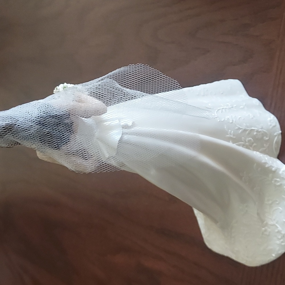 Hamilton Collection Royal Bride Kate - Picture 3 of 4